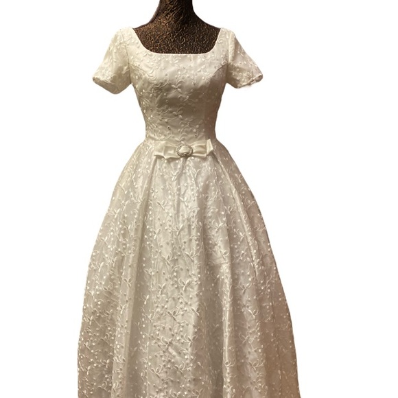 💚🤍NWOT/EMBROIDERED LACE WEDDING DRESS/ #004 - Picture 7 of 17